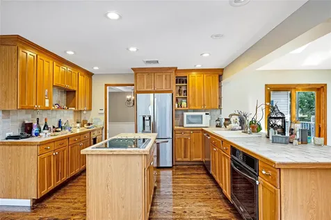 45 Mc Cue Lane Babylon NY 11702