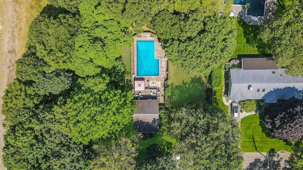 15 Youngs Avenue Mattituck NY 11952