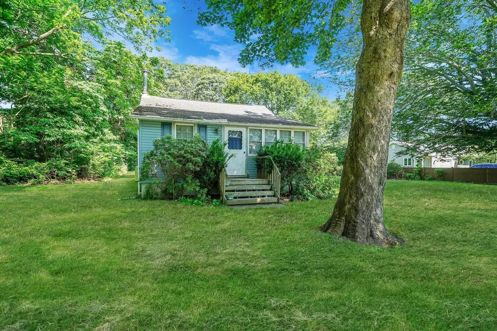 15 Youngs Avenue Mattituck NY 11952
