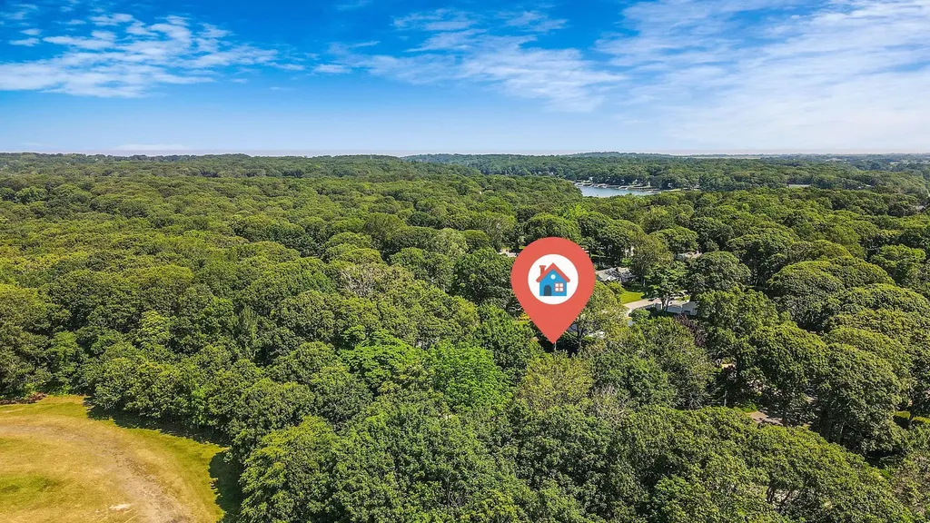 15 Youngs Avenue Mattituck NY 11952