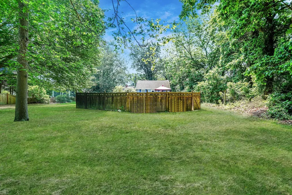 15 Youngs Avenue Mattituck NY 11952