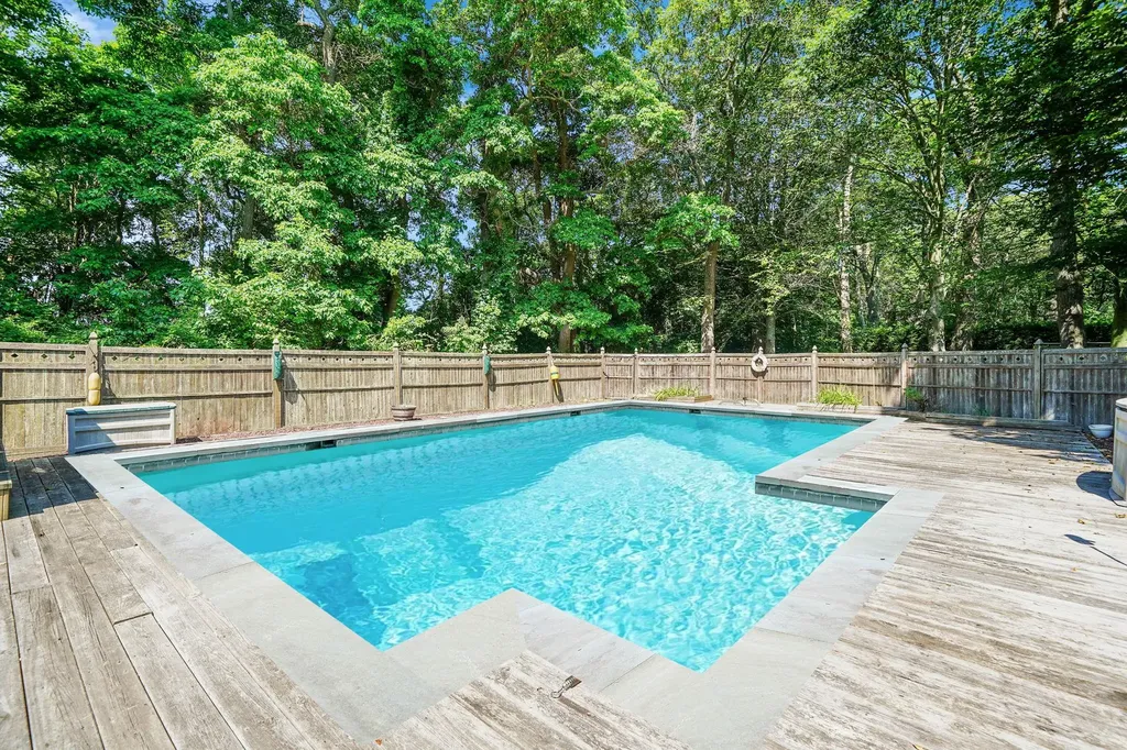 15 Youngs Avenue Mattituck NY 11952