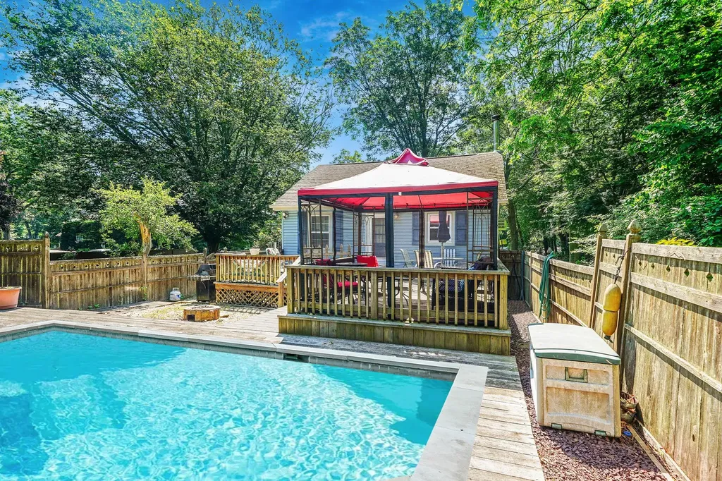15 Youngs Avenue Mattituck NY 11952