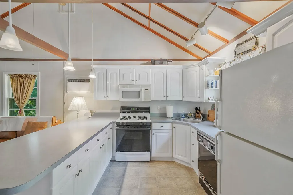 15 Youngs Avenue Mattituck NY 11952
