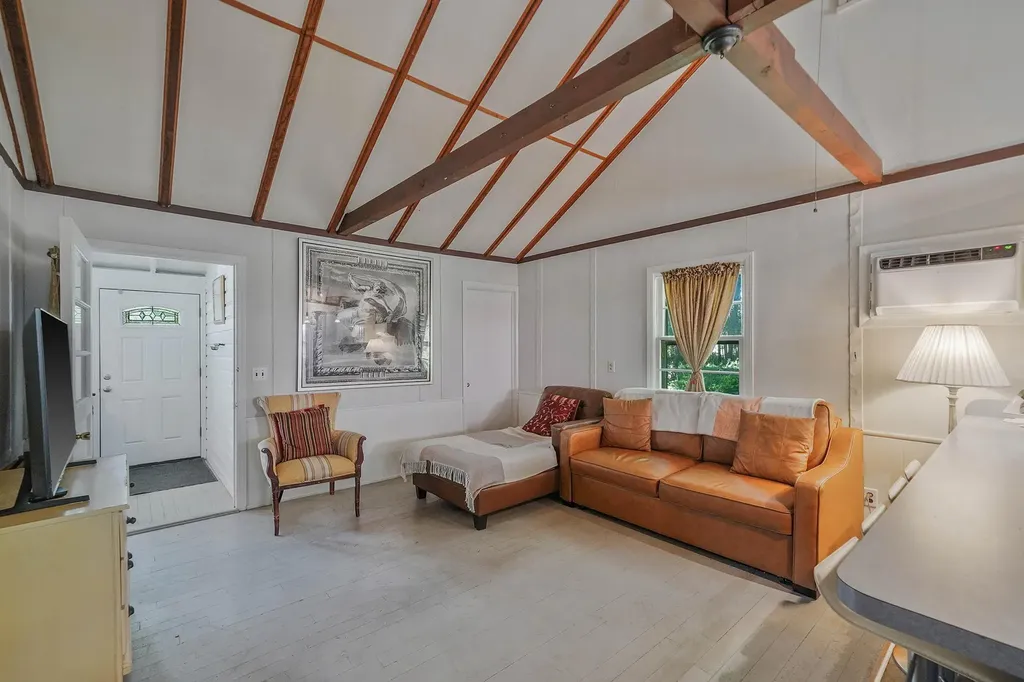 15 Youngs Avenue Mattituck NY 11952
