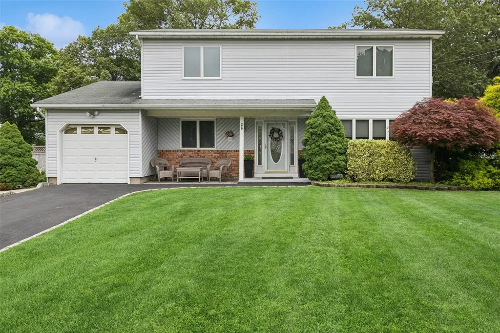 279 Avenue B Ronkonkoma NY 11779