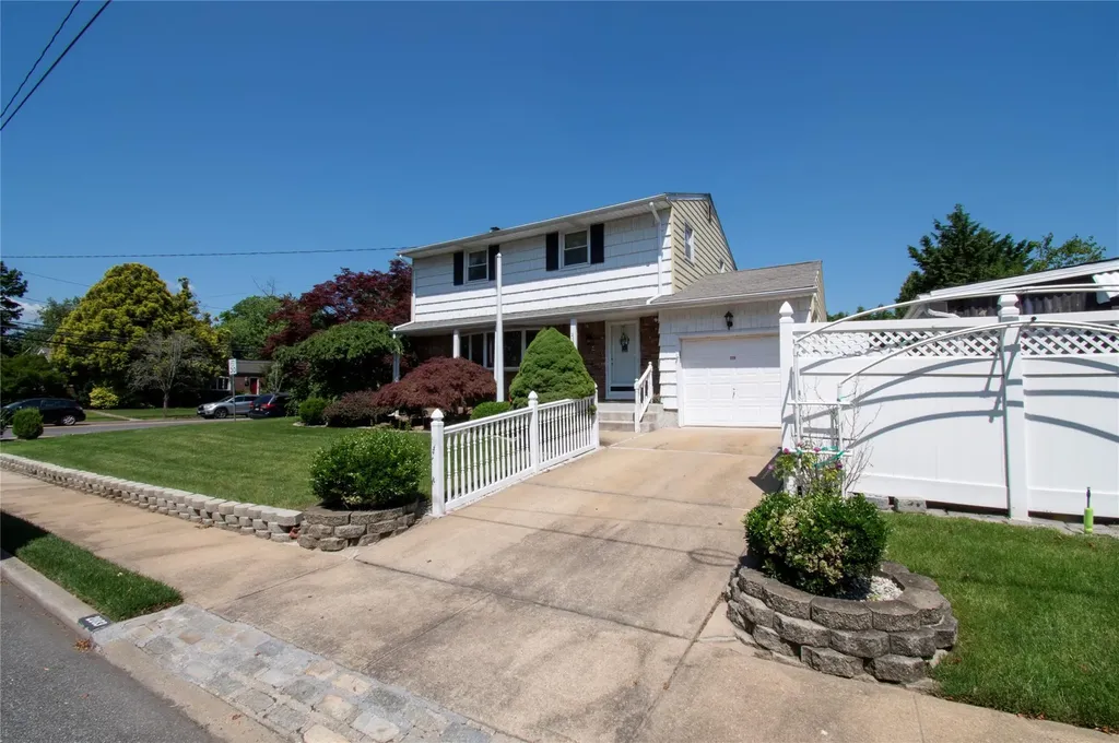 2083 Elm Place Merrick NY 11566