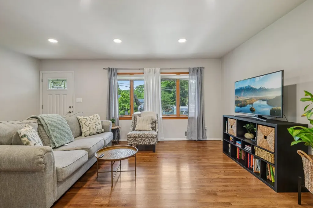 156 Wicks Road Commack NY 11725