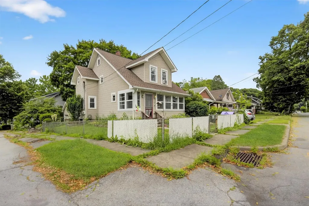 63 Oakdale Avenue Poughkeepsie NY 12601