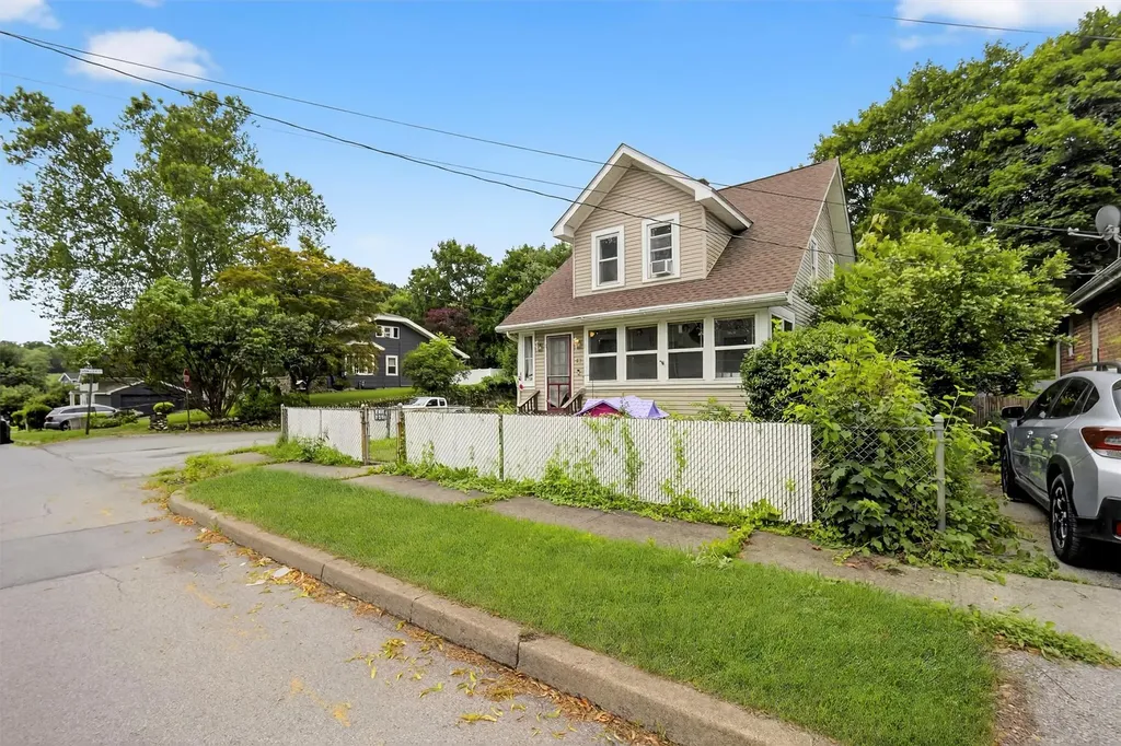 63 Oakdale Avenue Poughkeepsie NY 12601