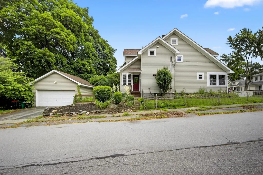63 Oakdale Avenue Poughkeepsie NY 12601