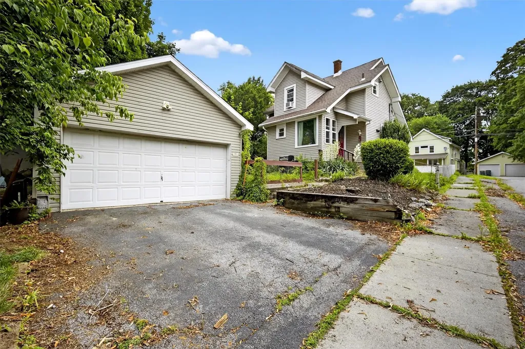 63 Oakdale Avenue Poughkeepsie NY 12601