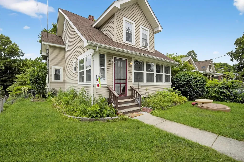 63 Oakdale Avenue Poughkeepsie NY 12601
