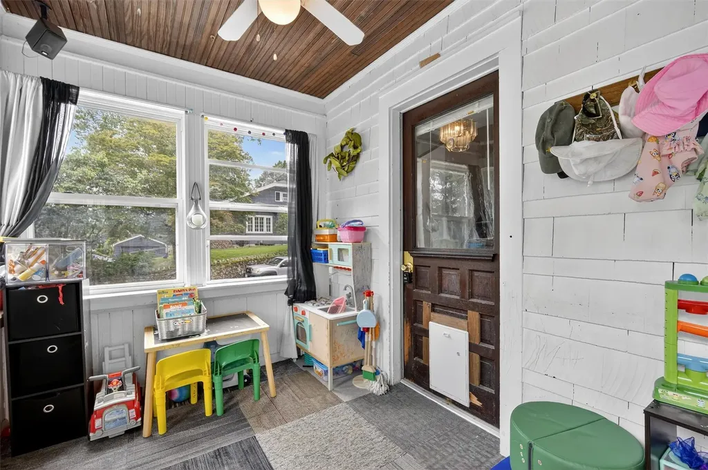 63 Oakdale Avenue Poughkeepsie NY 12601