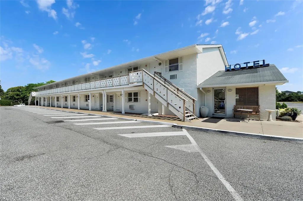 1655 County Road 39 Southampton NY 11968