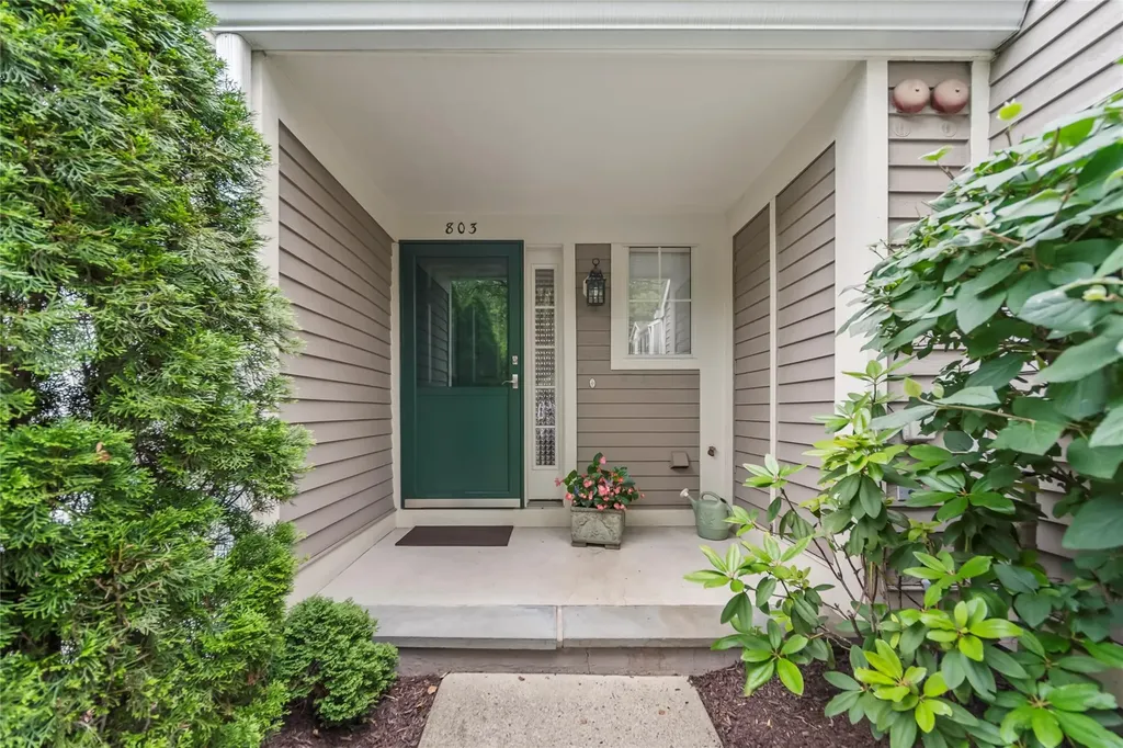 803 Pondside Drive White Plains NY 10607