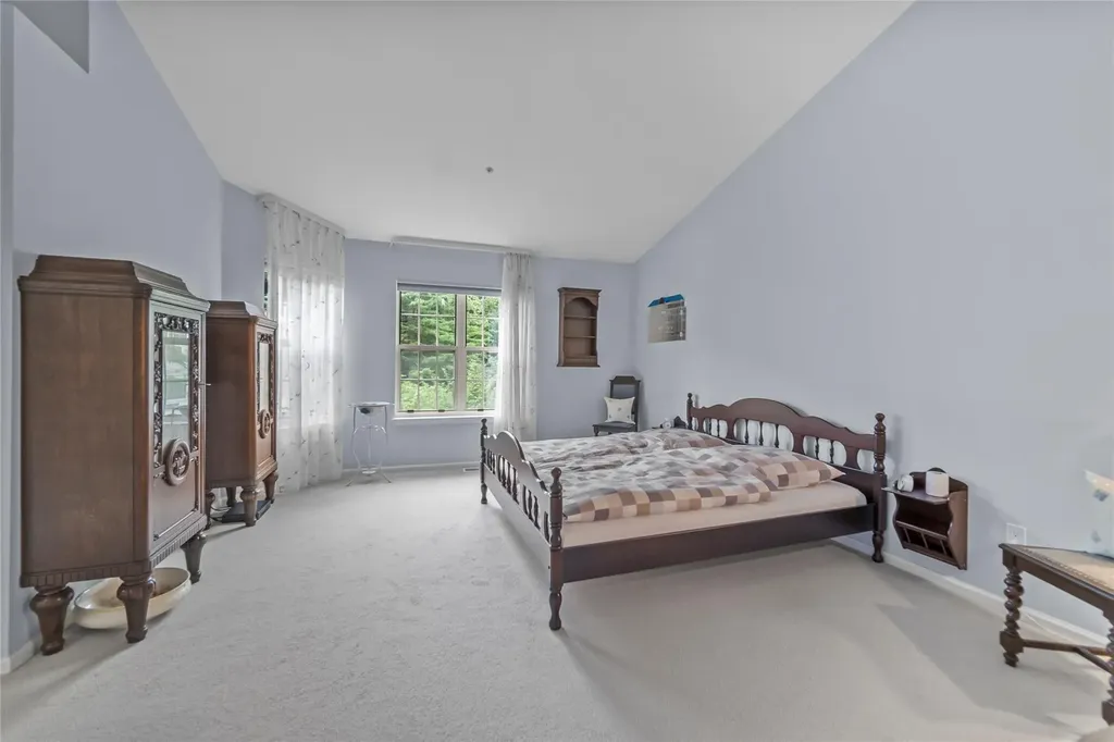803 Pondside Drive White Plains NY 10607