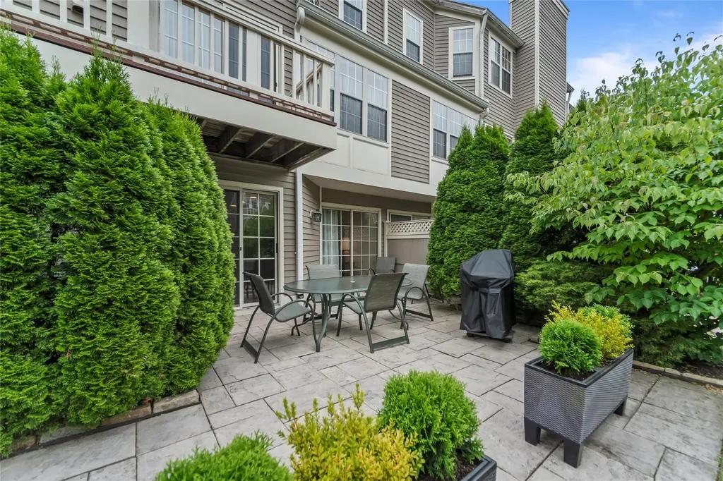 803 Pondside Drive White Plains NY 10607