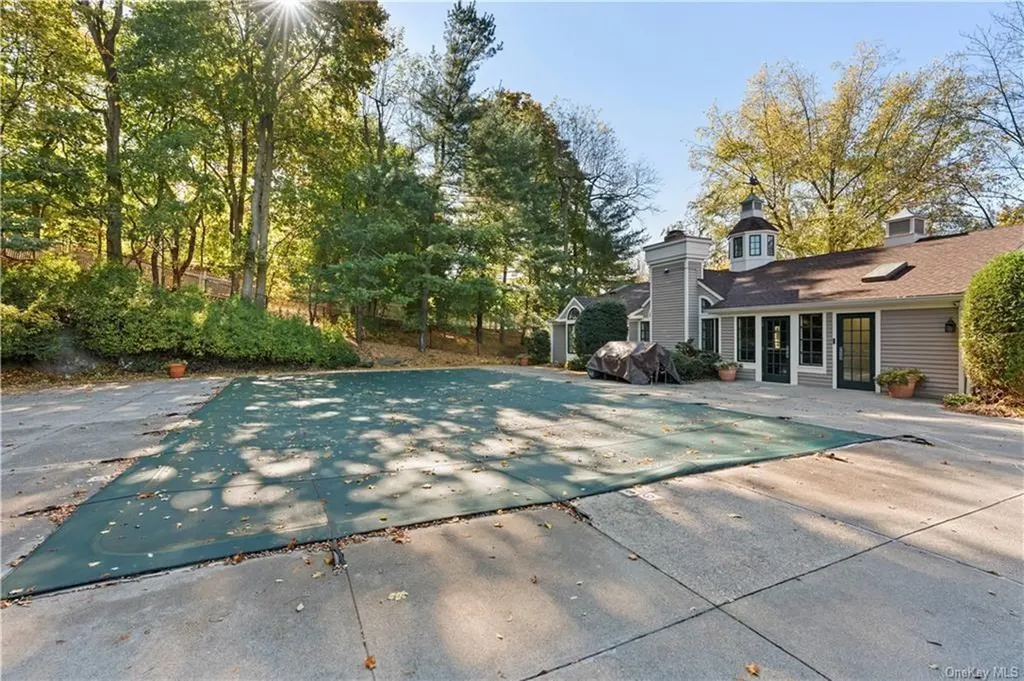 803 Pondside Drive White Plains NY 10607