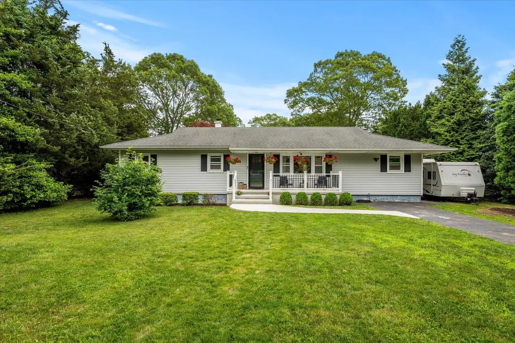 137 Hounslow Road Shirley NY 11967