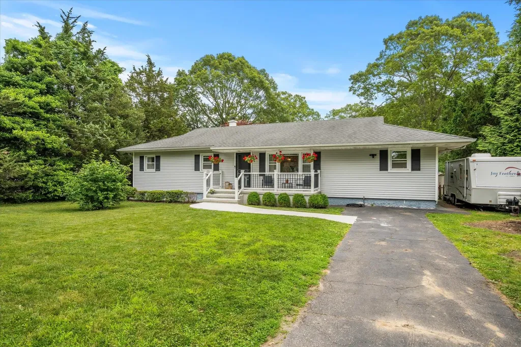 137 Hounslow Road Shirley NY 11967