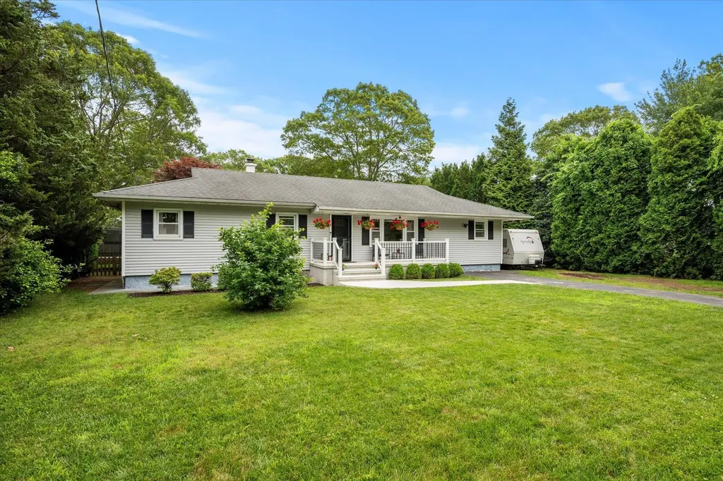 137 Hounslow Road Shirley NY 11967