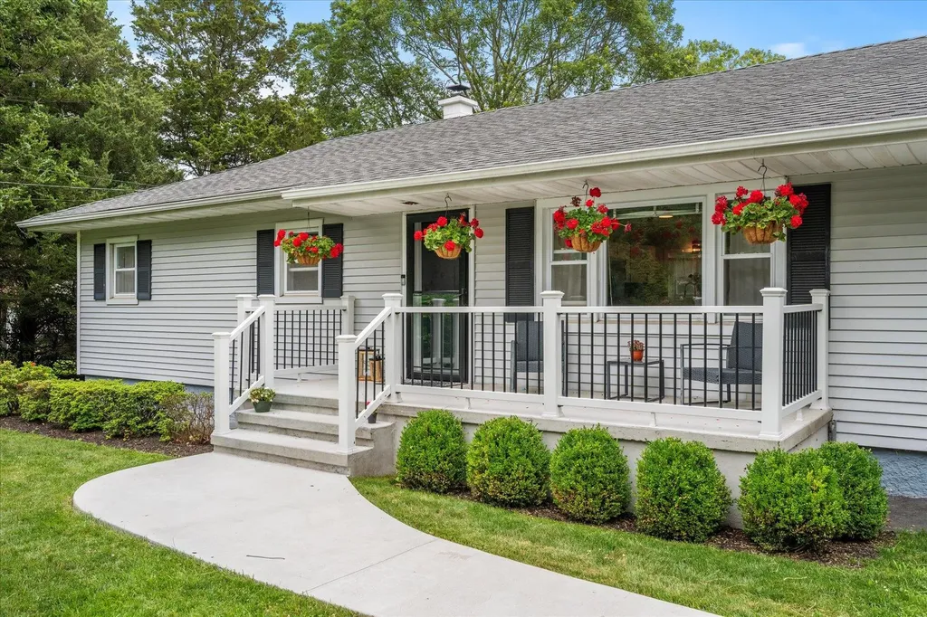 137 Hounslow Road Shirley NY 11967