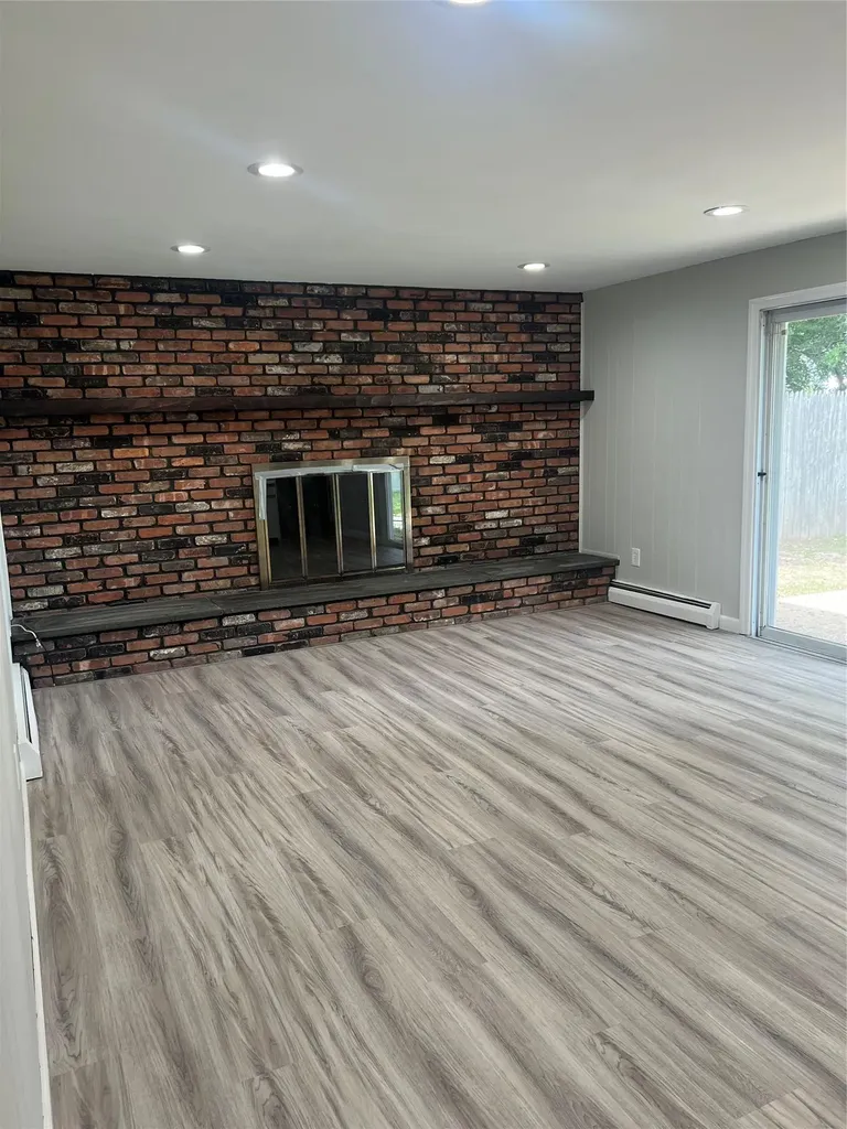 8 Anchor Court Huntington Station NY 11746