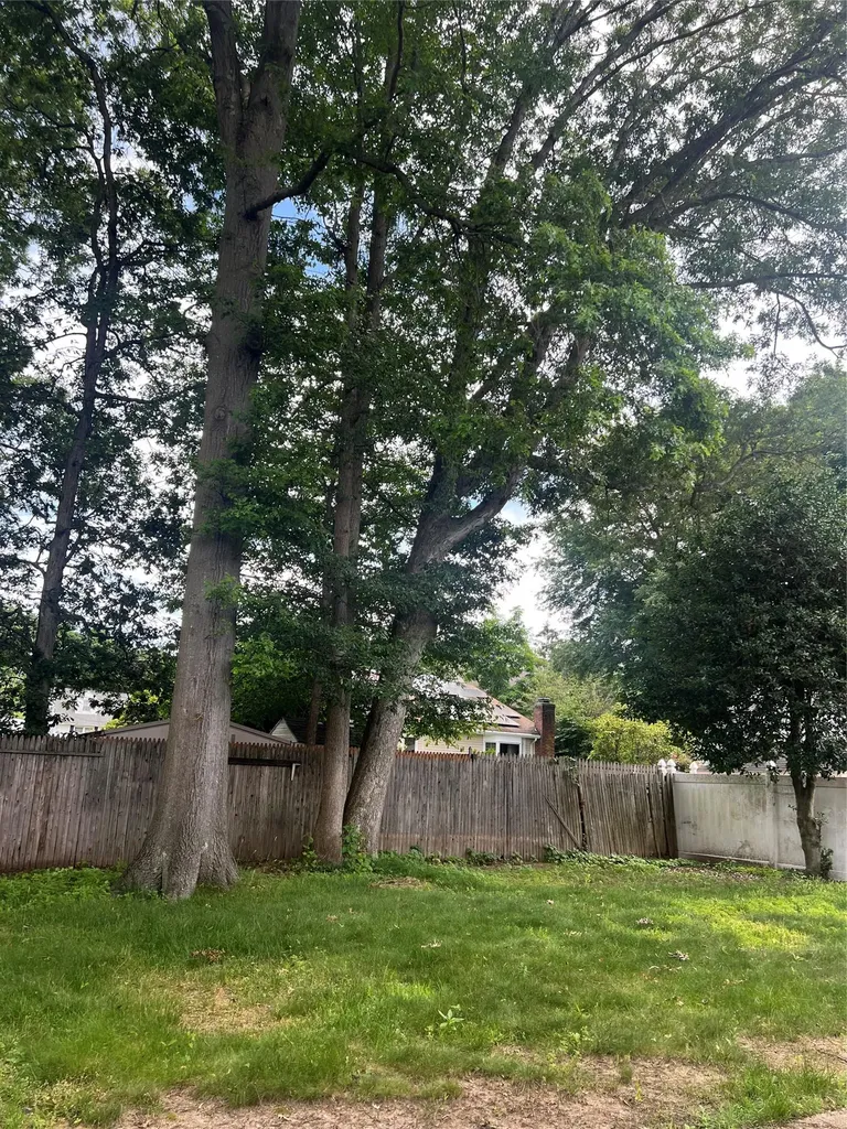 8 Anchor Court Huntington Station NY 11746
