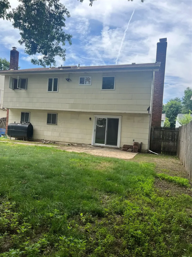 8 Anchor Court Huntington Station NY 11746
