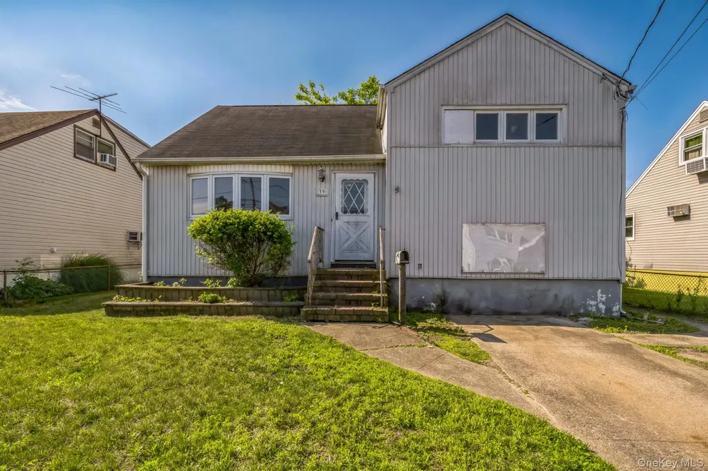 39 Layton Street Freeport NY 11520