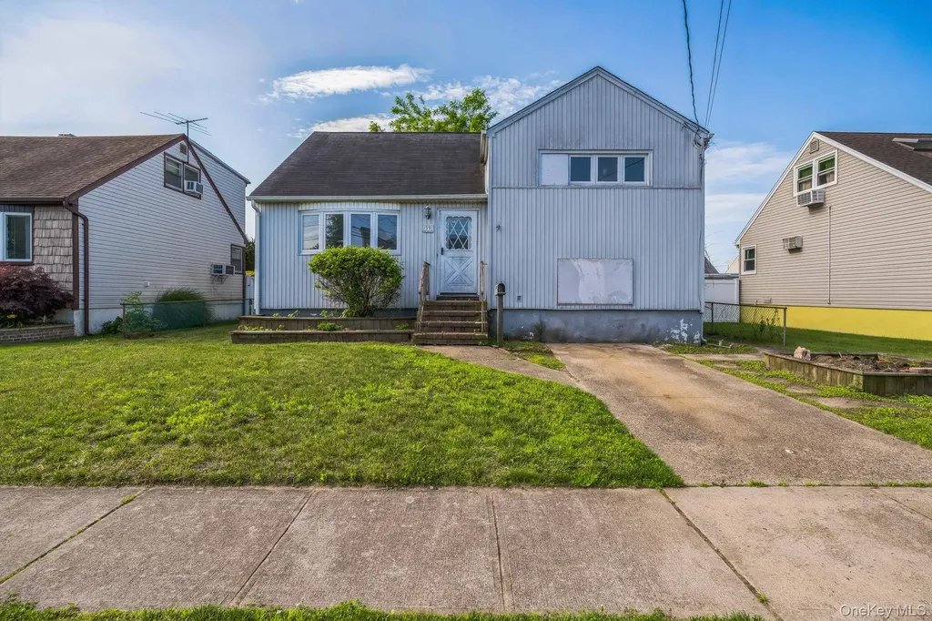 39 Layton Street Freeport NY 11520