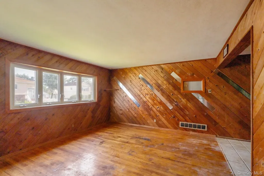 39 Layton Street Freeport NY 11520
