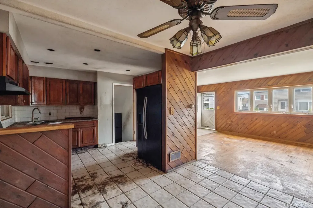 39 Layton Street Freeport NY 11520