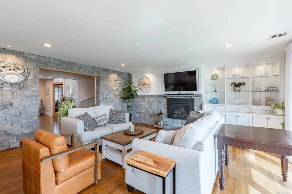 112 Lucinda Drive Babylon NY 11702