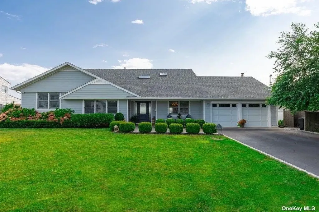 112 Lucinda Drive Babylon NY 11702