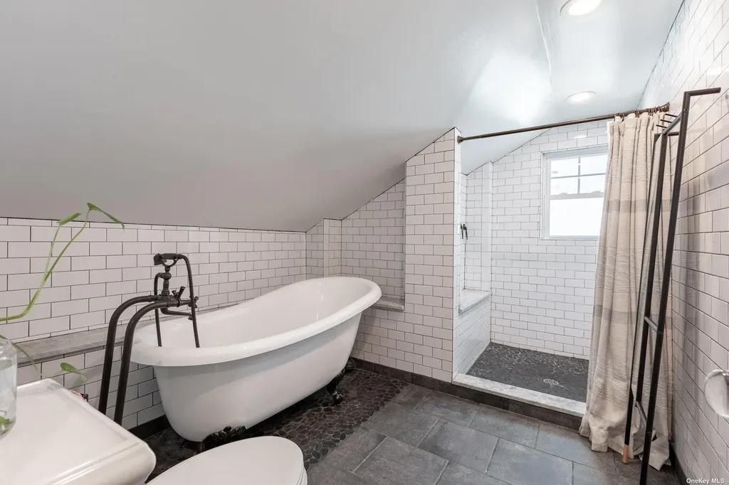112 Lucinda Drive Babylon NY 11702