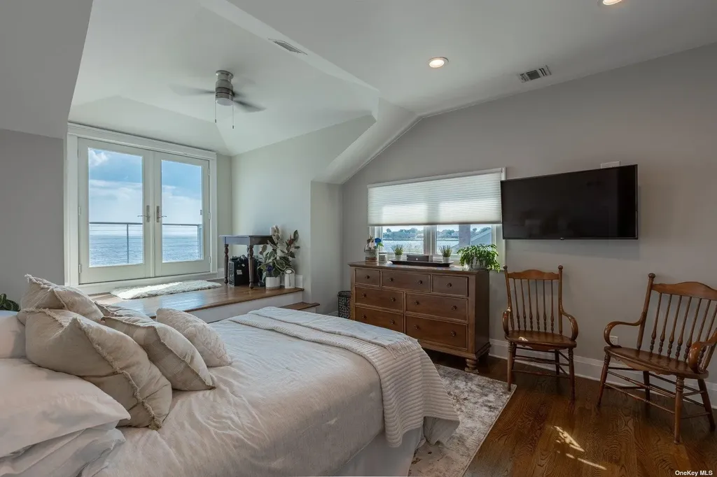 112 Lucinda Drive Babylon NY 11702