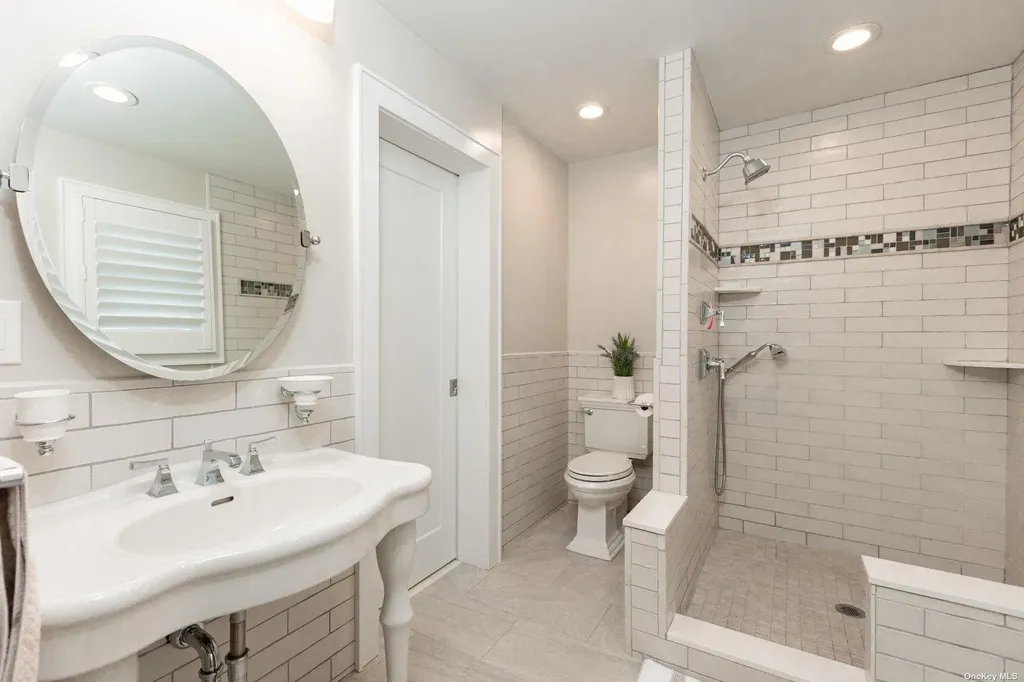 112 Lucinda Drive Babylon NY 11702