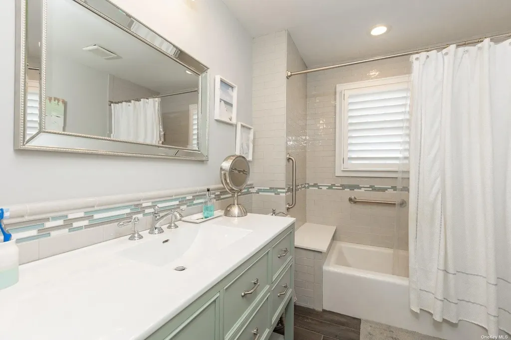 112 Lucinda Drive Babylon NY 11702