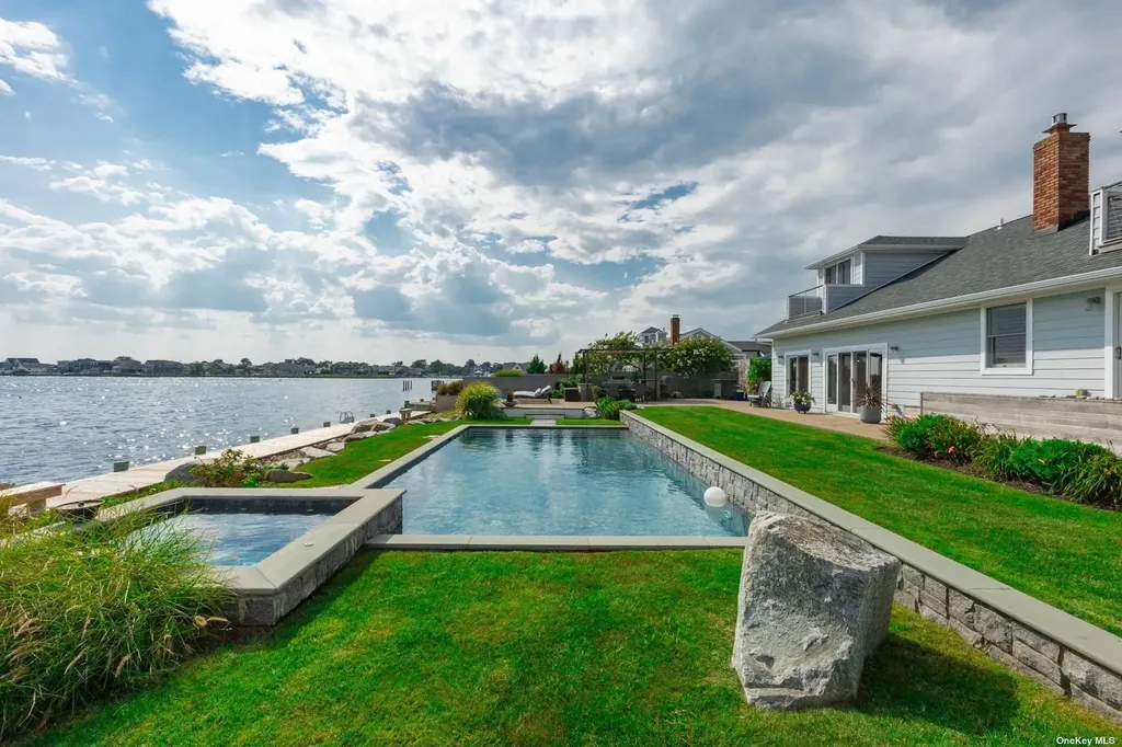 112 Lucinda Drive Babylon NY 11702