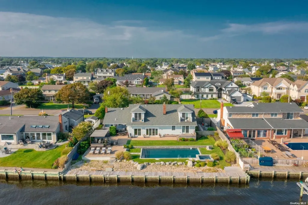 112 Lucinda Drive Babylon NY 11702
