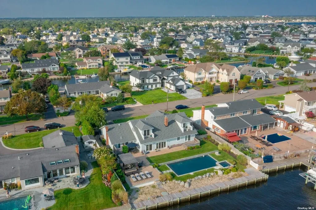112 Lucinda Drive Babylon NY 11702