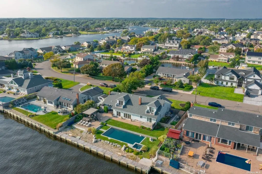 112 Lucinda Drive Babylon NY 11702