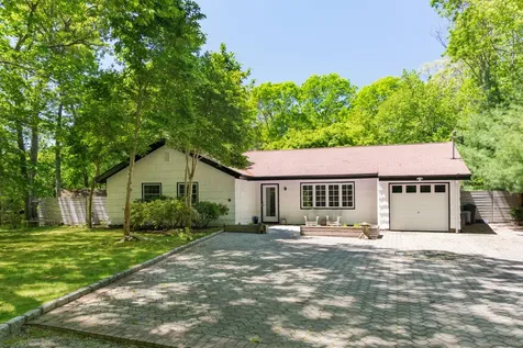 34 Middle Line Highway Southampton NY 11968