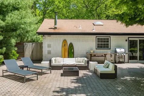 34 Middle Line Highway Southampton NY 11968