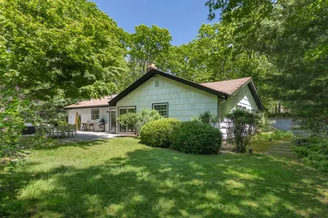 34 Middle Line Highway Southampton NY 11968
