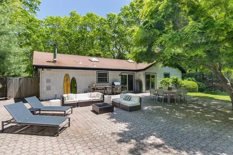 34 Middle Line Highway Southampton NY 11968