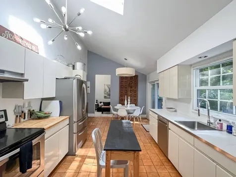 34 Middle Line Highway Southampton NY 11968