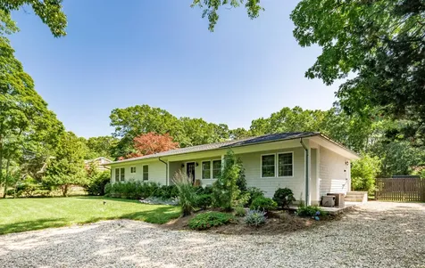 22 Sandra Road East Hampton NY 11937